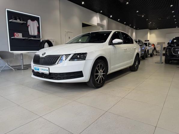 Skoda Octavia III (A7) Рестайлинг с пробегом 2018 года, цена 1 086 000 рублей, 131830 км, лифтбек, Автокод Объявления