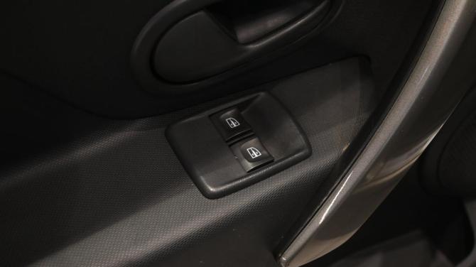 Renault Logan II Рестайлинг с пробегом 2021 года, цена 1 385 000 рублей, 33422 км, седан, Автокод Объявления