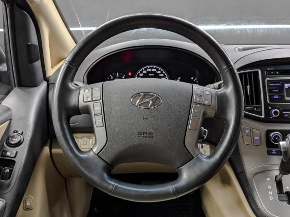 Hyundai H-1 II Рестайлинг с пробегом 2017 года, цена 2 990 000 рублей, 89919 км, минивэн, Автокод Объявления