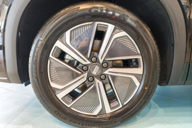 Новый Geely EX5 Гибрид 2026 года, цена 3 829 990 рублей, внедорожник, Автокод Объявления