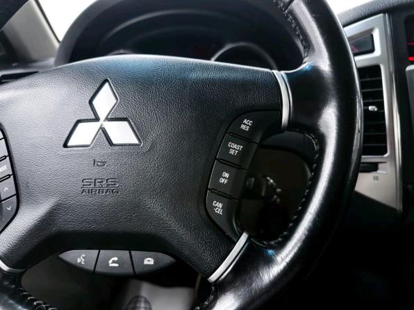 Mitsubishi Pajero IV Рестайлинг 2 с пробегом 2017 года, цена 3 049 000 рублей, 99700 км, внедорожник, Автокод Объявления
