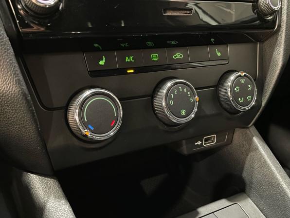 Skoda Octavia III (A7) Рестайлинг с пробегом 2020 года, цена 1 570 000 рублей, 110000 км, лифтбек, Автокод Объявления