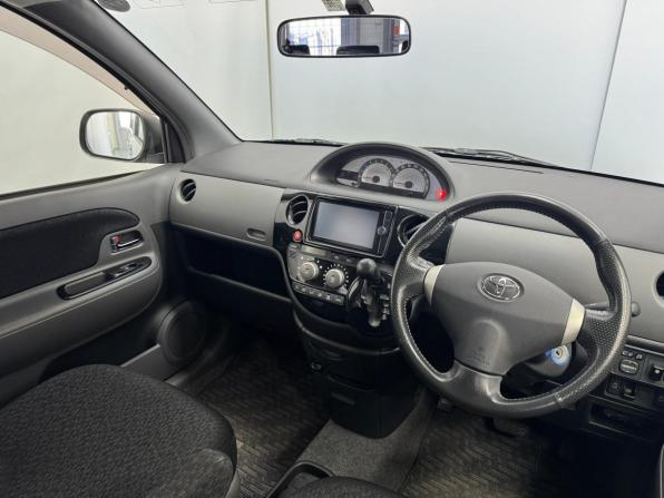 Toyota Sienta I Рестайлинг 2 с пробегом 2013 года, цена 995 000 рублей, 103427 км, минивэн, Автокод Объявления