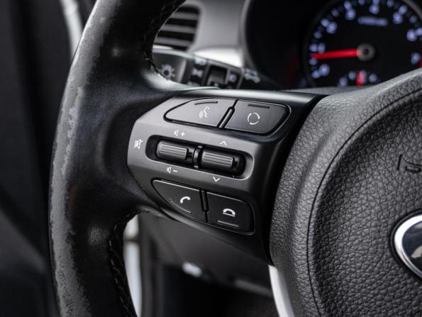 Kia Rio IV с пробегом 2019 года, цена 1 380 000 рублей, 130051 км, хэтчбек, Автокод Объявления