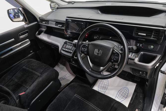 Honda Stepwgn V Рестайлинг с пробегом 2021 года, цена 2 629 000 рублей, 63400 км, минивэн, Автокод Объявления