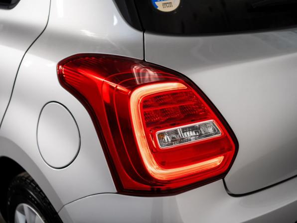 Suzuki Swift V Рестайлинг с пробегом 2020 года, цена 1 090 300 рублей, 76043 км, хэтчбек, Автокод Объявления