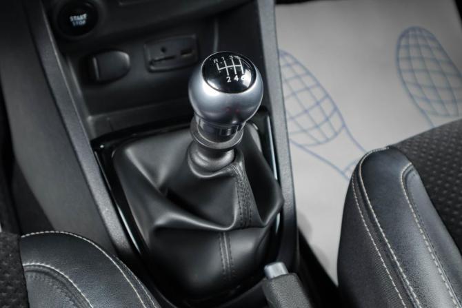 Renault Clio IV Рестайлинг с пробегом 2017 года, цена 979 000 рублей, 126000 км, хэтчбек, Автокод Объявления