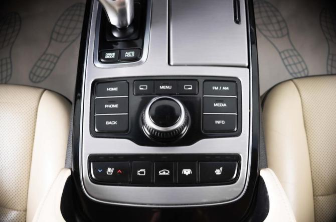 Hyundai Equus II Рестайлинг с пробегом 2014 года, цена 1 949 000 рублей, 140000 км, седан, Автокод Объявления