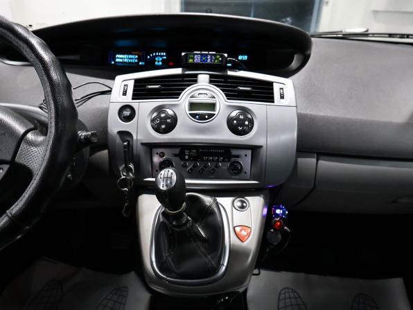 Renault Scenic II Рестайлинг с пробегом 2009 года, цена 536 000 рублей, 283551 км, компактвэн, Автокод Объявления