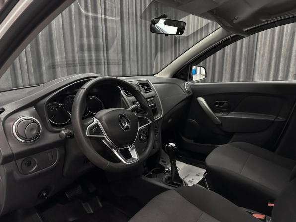 Renault Logan II Рестайлинг с пробегом 2020 года, цена 720 000 рублей, 120000 км, седан, Автокод Объявления