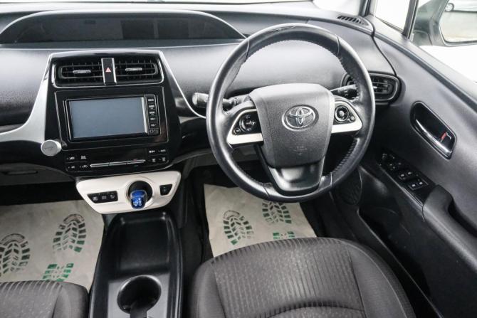 Toyota Prius IV (XW50) с пробегом 2018 года, цена 1 699 000 рублей, 171700 км, лифтбек, Автокод Объявления