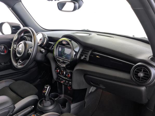 Mini Hatch III (F55/F56) Рестайлинг с пробегом 2020 года, цена 3 200 000 рублей, 69668 км, хэтчбек, Автокод Объявления