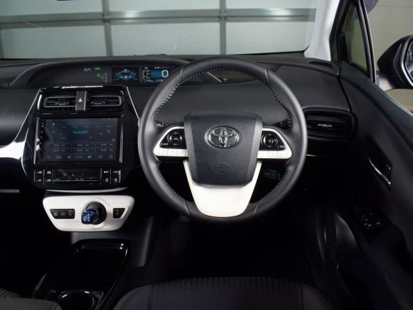 Toyota Prius IV (XW50) с пробегом 2018 года, цена 1 799 995 рублей, 158858 км, лифтбек, Автокод Объявления