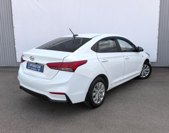Hyundai Solaris II с пробегом 2017 года, цена 990 000 рублей, 170000 км, седан, Автокод Объявления