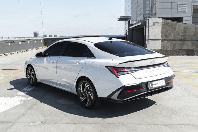 Hyundai Elantra VII (CN7) с пробегом 2024 года, цена 2 430 000 рублей, 960 км, седан, Автокод Объявления