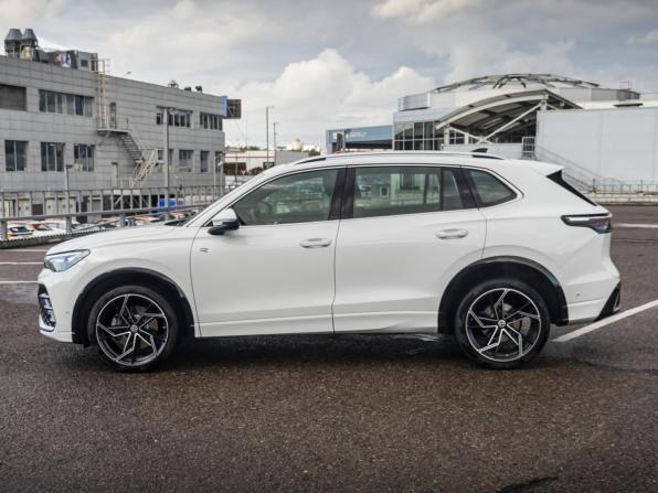 Volkswagen Tiguan III (China Market) с пробегом 2024 года, цена 4 498 000 рублей, 30500 км, внедорожник, Автокод Объявления