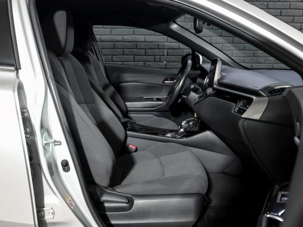 Toyota C-HR I с пробегом 2018 года, цена 2 425 000 рублей, 101966 км, внедорожник, Автокод Объявления