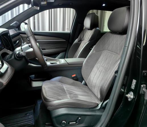 Geely Monjaro I Рестайлинг 2 с пробегом 2025 года, цена 3 947 000 рублей, 13052 км, внедорожник, Автокод Объявления