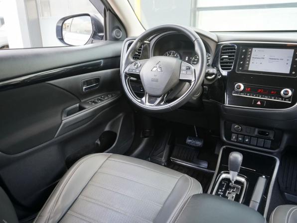 Mitsubishi Outlander III Рестайлинг 3 с пробегом 2021 года, цена 2 200 000 рублей, 98302 км, внедорожник, Автокод Объявления