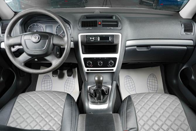 Skoda Octavia II (A5) Рестайлинг с пробегом 2012 года, цена 669 000 рублей, 372000 км, лифтбек, Автокод Объявления