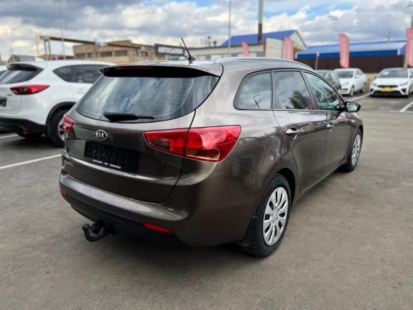 Kia Ceed II Рестайлинг с пробегом 2015 года, цена 1 130 000 рублей, 221736 км, универсал, Автокод Объявления