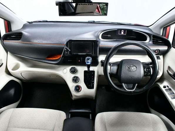Toyota Sienta II с пробегом 2017 года, цена 1 255 000 рублей, 154715 км, компактвэн, Автокод Объявления