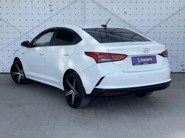 Hyundai Solaris II с пробегом 2017 года, цена 1 130 000 рублей, 186805 км, седан, Автокод Объявления