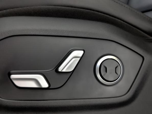 Hyundai Santa Fe IV Рестайлинг с пробегом 2023 года, цена 4 450 000 рублей, 38630 км, внедорожник, Автокод Объявления