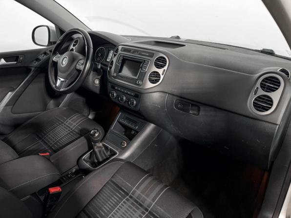 Volkswagen Tiguan I Рестайлинг с пробегом 2016 года, цена 899 000 рублей, 222412 км, внедорожник, Автокод Объявления