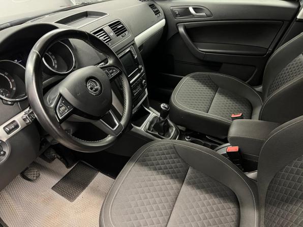 Skoda Yeti I Рестайлинг с пробегом 2017 года, цена 1 030 000 рублей, 156334 км, внедорожник, Автокод Объявления