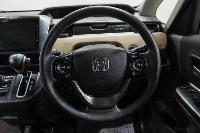 Honda Freed II с пробегом 2016 года, цена 1 378 015 рублей, 135600 км, компактвэн, Автокод Объявления