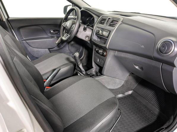 Renault Logan II Рестайлинг с пробегом 2018 года, цена 659 900 рублей, 153000 км, седан, Автокод Объявления