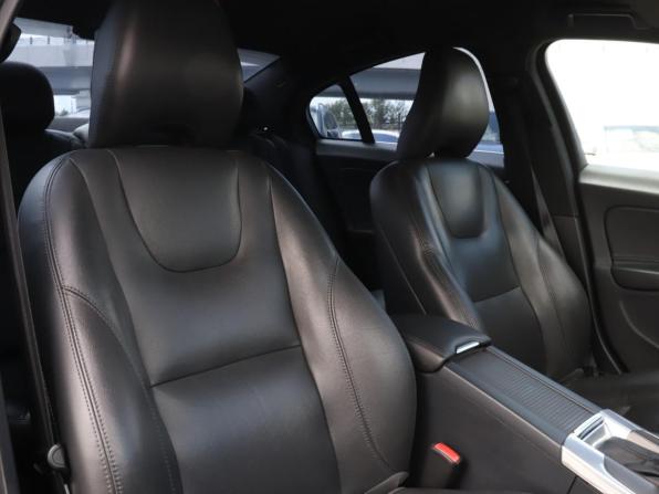 Volvo S60 II Рестайлинг с пробегом 2014 года, цена 1 100 000 рублей, 186775 км, седан, Автокод Объявления