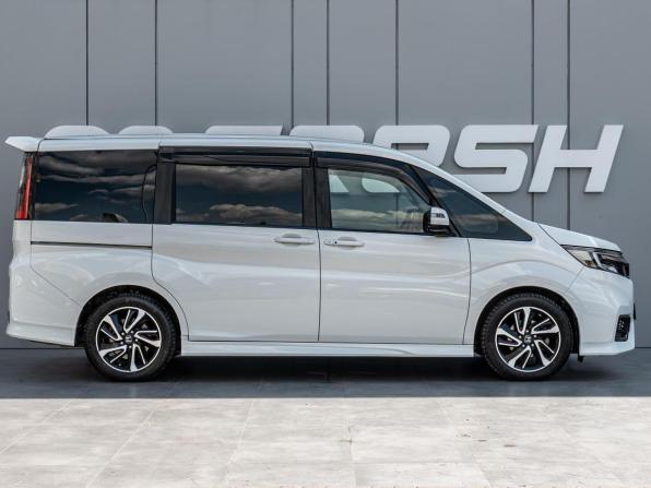 Honda Stepwgn V Рестайлинг с пробегом 2019 года, цена 2 360 000 рублей, 92485 км, минивэн, Автокод Объявления
