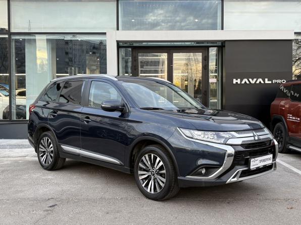 Mitsubishi Outlander III Рестайлинг 3 с пробегом 2021 года, цена 2 959 000 рублей, 52886 км, внедорожник, Автокод Объявления