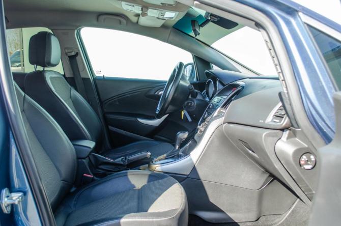 Opel Astra J Рестайлинг с пробегом 2012 года, цена 750 000 рублей, 162000 км, хэтчбек, Автокод Объявления
