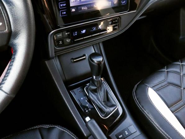 Toyota Corolla XI (E160 E170 E180) Рестайлинг 1 с пробегом 2018 года, цена 1 784 000 рублей, 77433 км, седан, Автокод Объявления