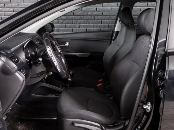 Kia Rio III Рестайлинг с пробегом 2017 года, цена 1 020 000 рублей, 117070 км, хэтчбек, Автокод Объявления