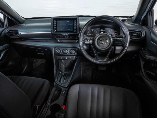 Toyota Yaris IV с пробегом 2020 года, цена 1 275 000 рублей, 139385 км, хэтчбек, Автокод Объявления
