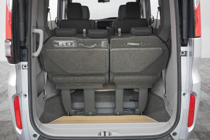 Honda Stepwgn V с пробегом 2016 года, цена 1 809 000 рублей, 120000 км, минивэн, Автокод Объявления