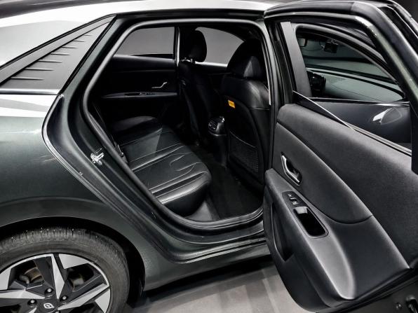 Hyundai Elantra VI (AD) Рестайлинг с пробегом 2021 года, цена 2 100 000 рублей, 50000 км, седан, Автокод Объявления