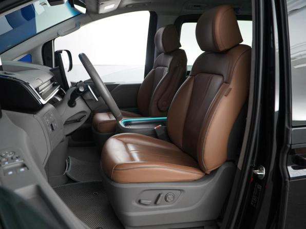 Hyundai Staria I с пробегом 2023 года, цена 5 650 000 рублей, 87120 км, минивэн, Автокод Объявления