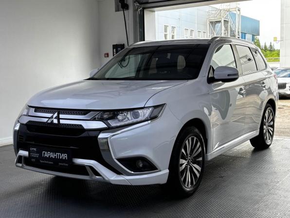 Mitsubishi Outlander III Рестайлинг 3 с пробегом 2022 года, цена 2 800 000 рублей, 41703 км, внедорожник, Автокод Объявления
