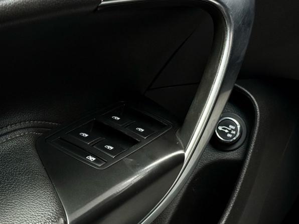 Opel Insignia I Рестайлинг с пробегом 2014 года, цена 1 279 000 рублей, 119499 км, универсал, Автокод Объявления