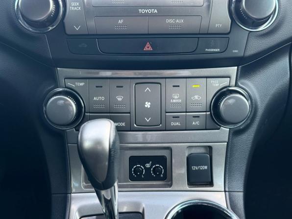 Toyota Highlander II (XU40) Рестайлинг с пробегом 2012 года, цена 1 830 000 рублей, 211785 км, внедорожник, Автокод Объявления