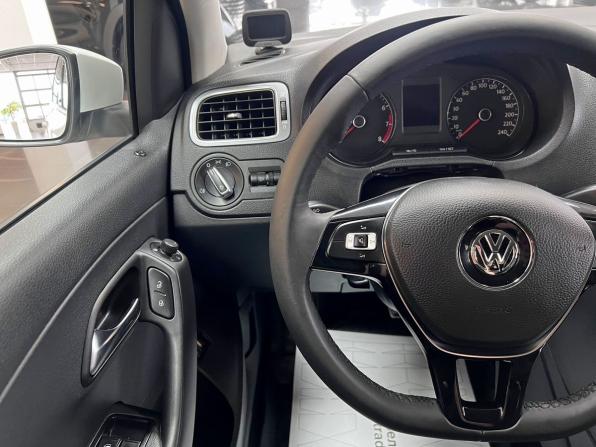 Volkswagen Polo V Рестайлинг с пробегом 2017 года, цена 1 345 000 рублей, 69804 км, седан, Автокод Объявления