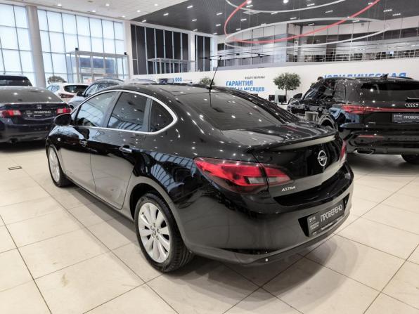 Opel Astra J Рестайлинг с пробегом 2013 года, цена 750 000 рублей, 233026 км, седан, Автокод Объявления