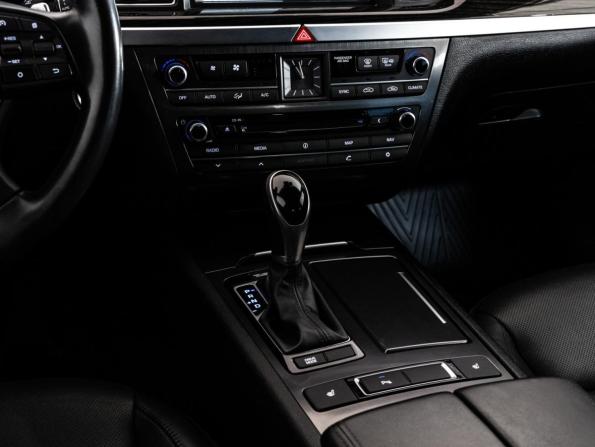 Hyundai Genesis II с пробегом 2016 года, цена 1 999 000 рублей, 105682 км, седан, Автокод Объявления