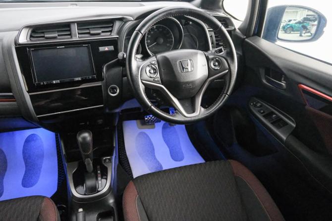 Honda Fit III Рестайлинг с пробегом 2018 года, цена 1 759 000 рублей, 56000 км, хэтчбек, Автокод Объявления