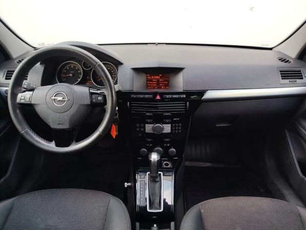 Opel Astra H Рестайлинг с пробегом 2012 года, цена 610 000 рублей, 206900 км, седан, Автокод Объявления